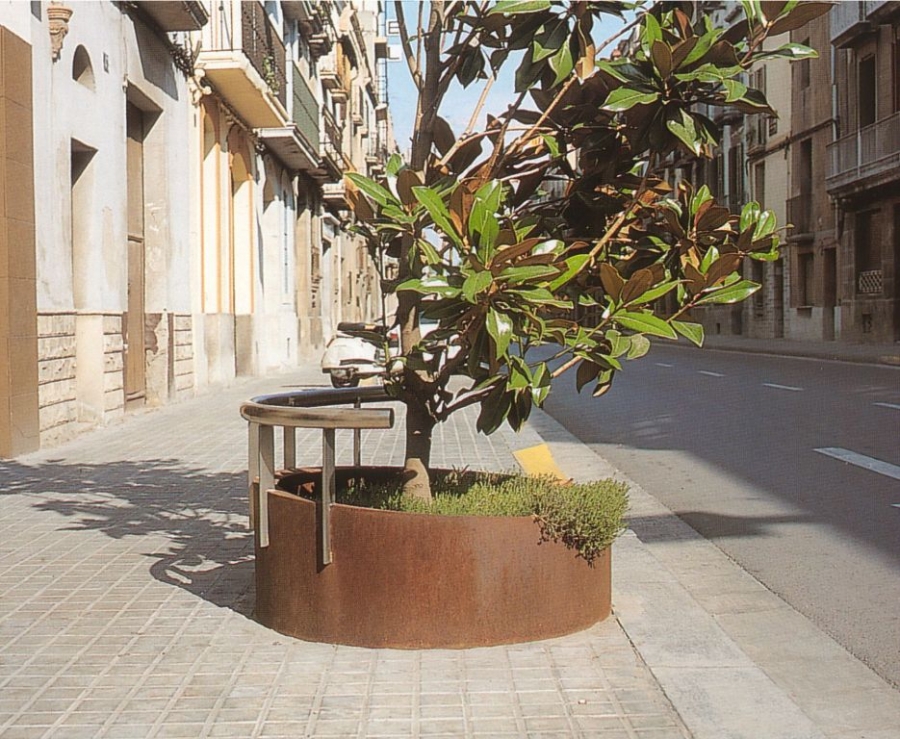 Imagen 2 Jardinera Cilíndrica con brazo