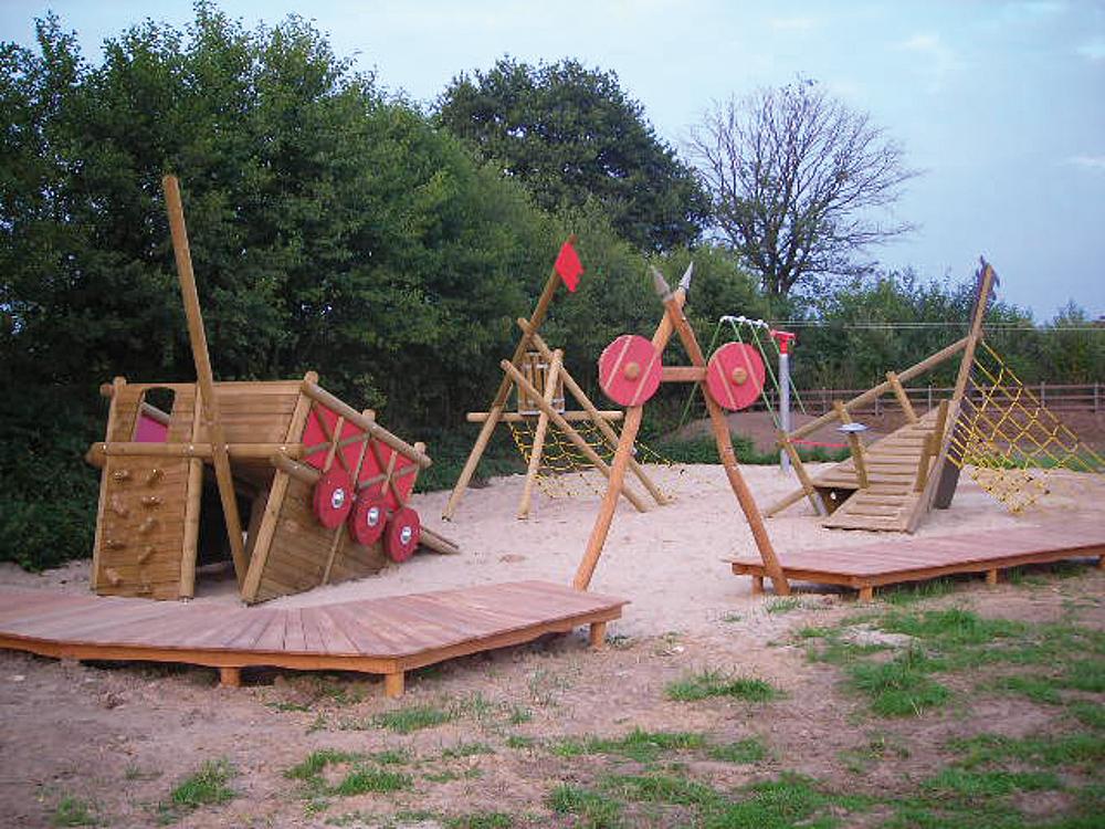 ibondo_Barco_naufragado_varado_en_la_arena_Bounty,_completo_06